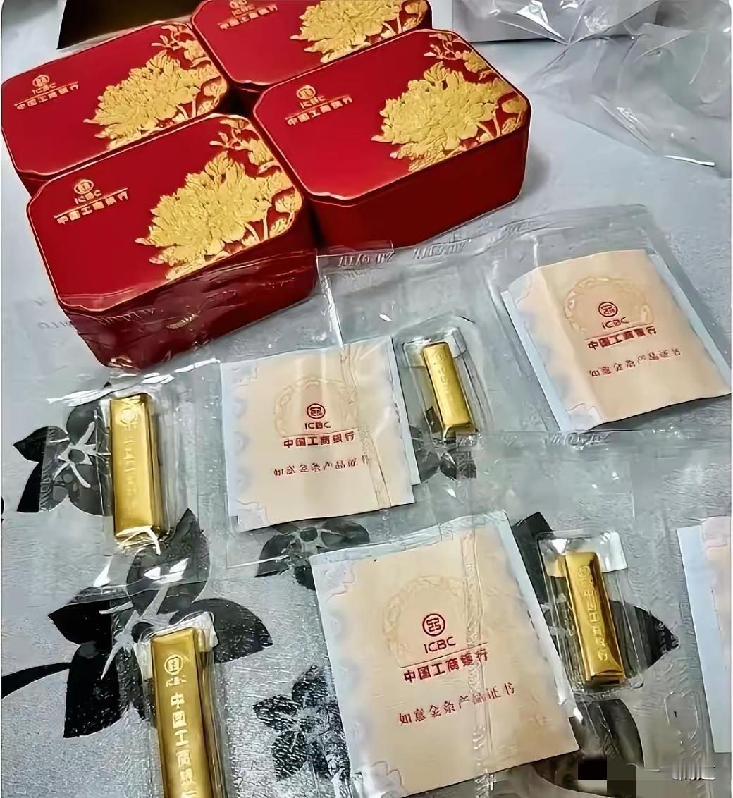 我现在手里有300克金条，是我存了15年得到的，每月开资买一克黄金，雷打不动