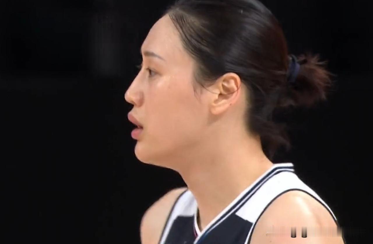 赢得对手肯定！韩国核心姜怡瑟谈张子宇表现:不得不说，中国女篮新星19号球员(