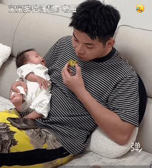 宝宝还没学会走路，脚都起茧子了，每天一万步![捂脸哭]