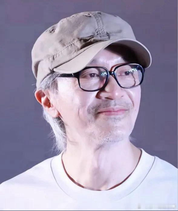 周星驰回应为什么不重回幕前周星驰接受TVB黎芷珊专访，被问何时再演戏，他直言“不