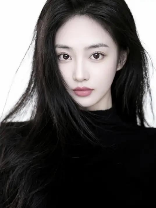 网红司晓迪被曝私生活乱糟糟，主动给异性发私密照片，聊天截图露骨，尺度大到不敢看！