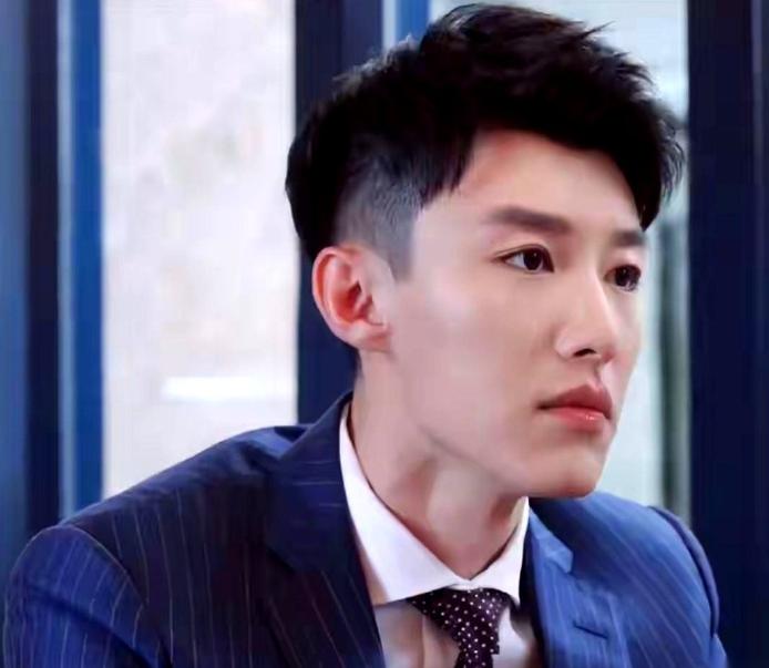 演员代旭，有个泰山级的岳父。北京人艺的国家一级演员，人脉铺到什么地步，圈里人都懂