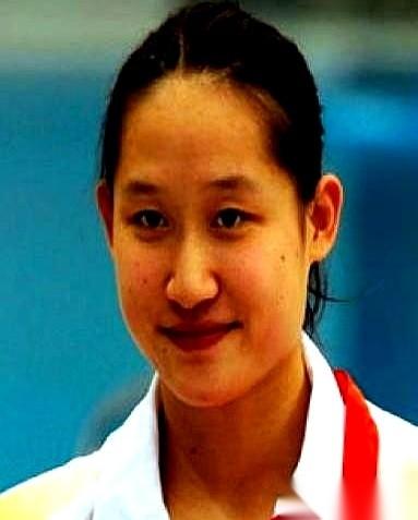 19岁，奥运冠军，200万奖金到手，转头就给教练划过去170万。买路虎。全世