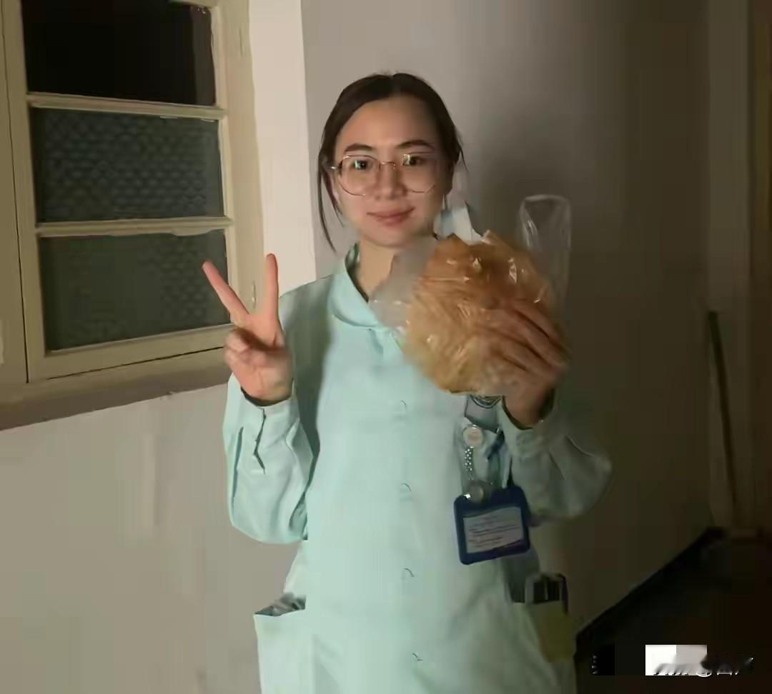 24岁美女护士付雪飞去世好人为啥命这么短呢，付雪飞心肠极好，经常喂流浪猫，去世