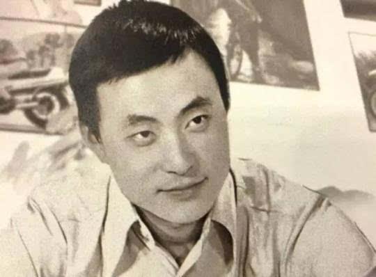 刘家昌他不帅但有才，在台湾他挺出名的。当年他上节目，小S不忘向他搞怪。