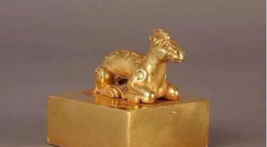 1993年秋夜，陕西渭城区底张镇的农田里，几双眼睛正死死盯着脚下的探杆。当洛