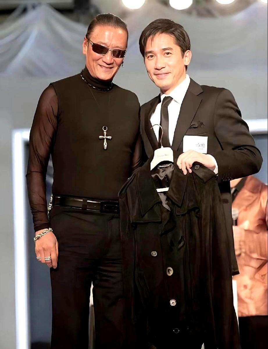 香港演帝，年轻时的梁朝伟先生真的非常帅。那种帅不是浮于表面的精致，而是从眼神