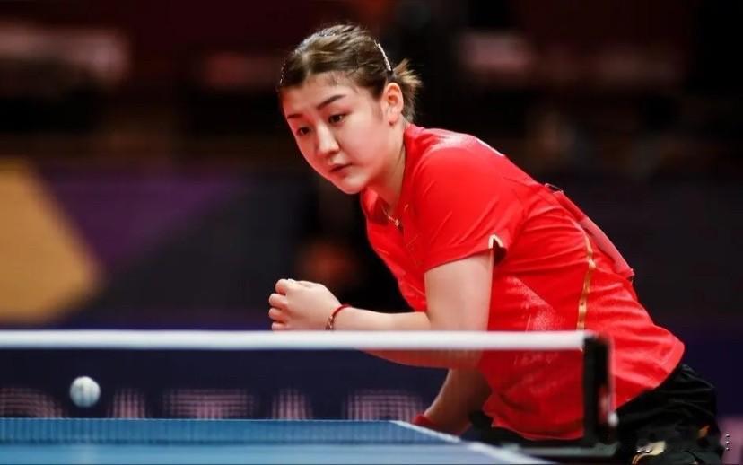 山东女团夺冠，陈梦忍不住哭了。比赛拖到决胜盘，压力给到了范思琪，但何卓佳面