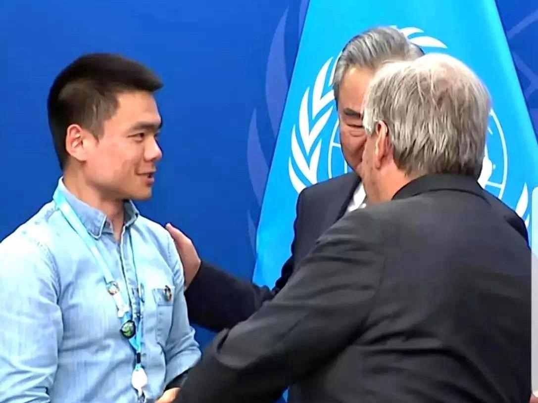 网上那个段子怎么说来着？小国跟小国闹矛盾，联合国一去，矛盾没了。后半段的潜