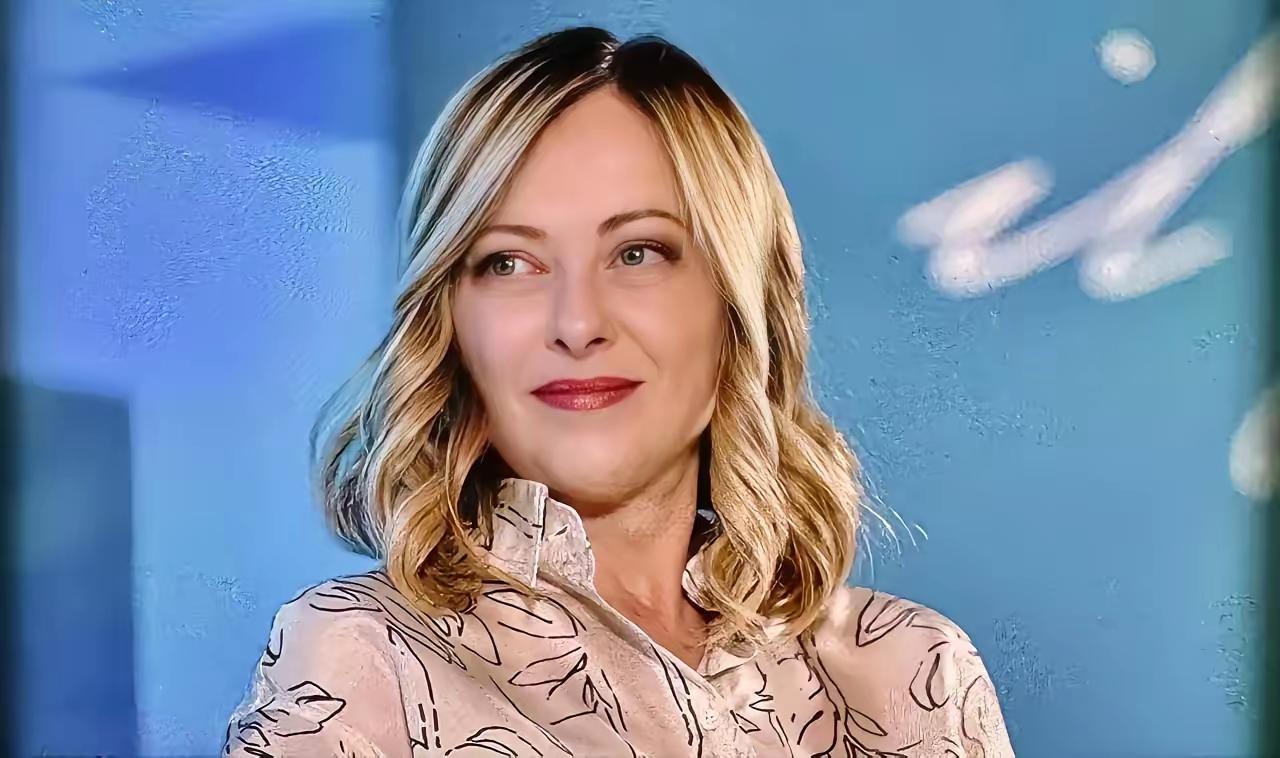 意大利又“换队”？梅洛尼双线操作，历史要重演？两次世界大战都“坑队友”还能