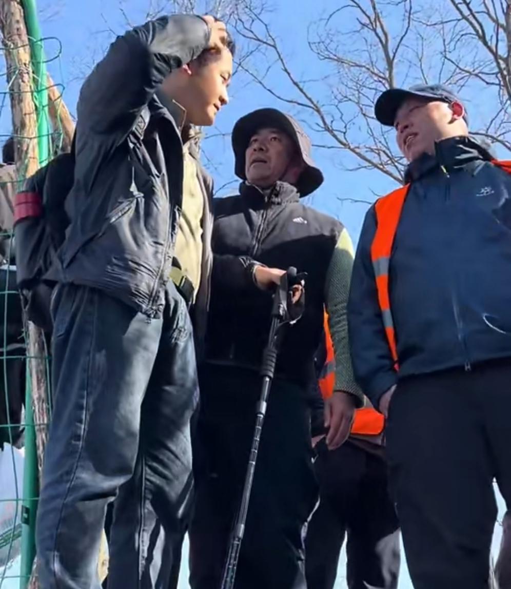 陕西西安。嘉午台封山，徒步爱好者却不听劝戒，非要硬闯……最近这几年户外徒步探险