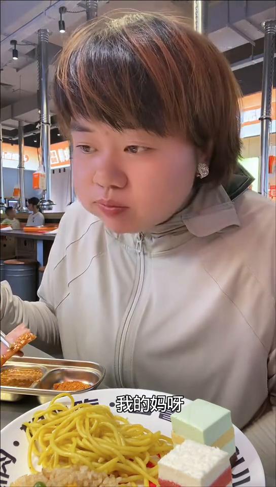 放纵日前先上个称。一天狂长3斤半的速成方法，姐妹们要学吗？今天六一，我亲身示范