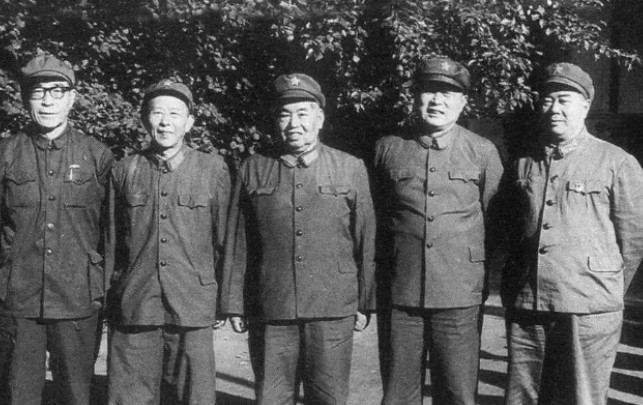 1952年，开封市委书记戴季英，自恃功高，向毛主席要官，希望担任省委书记，毛主席