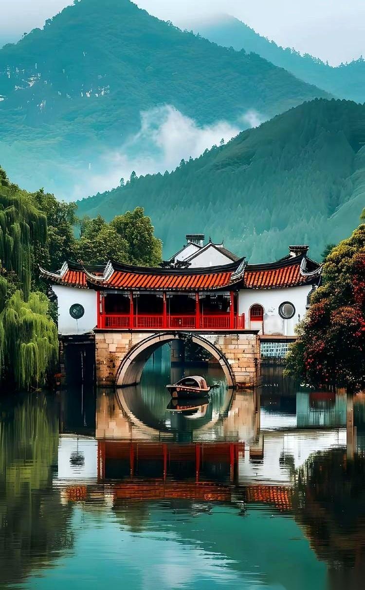 前两天在网上刷到一段让人后背发凉的真实经历。初中某班级里，坐着两兄弟。弟弟高大