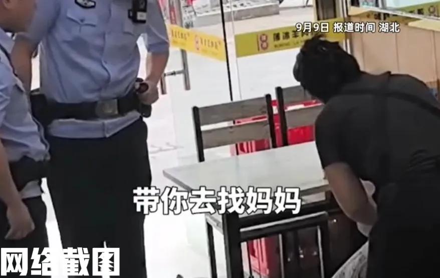 湖北黄石有一爸爸心太大。爸爸带女儿出来转转，没有想到看有人在钓鱼，一时来了精
