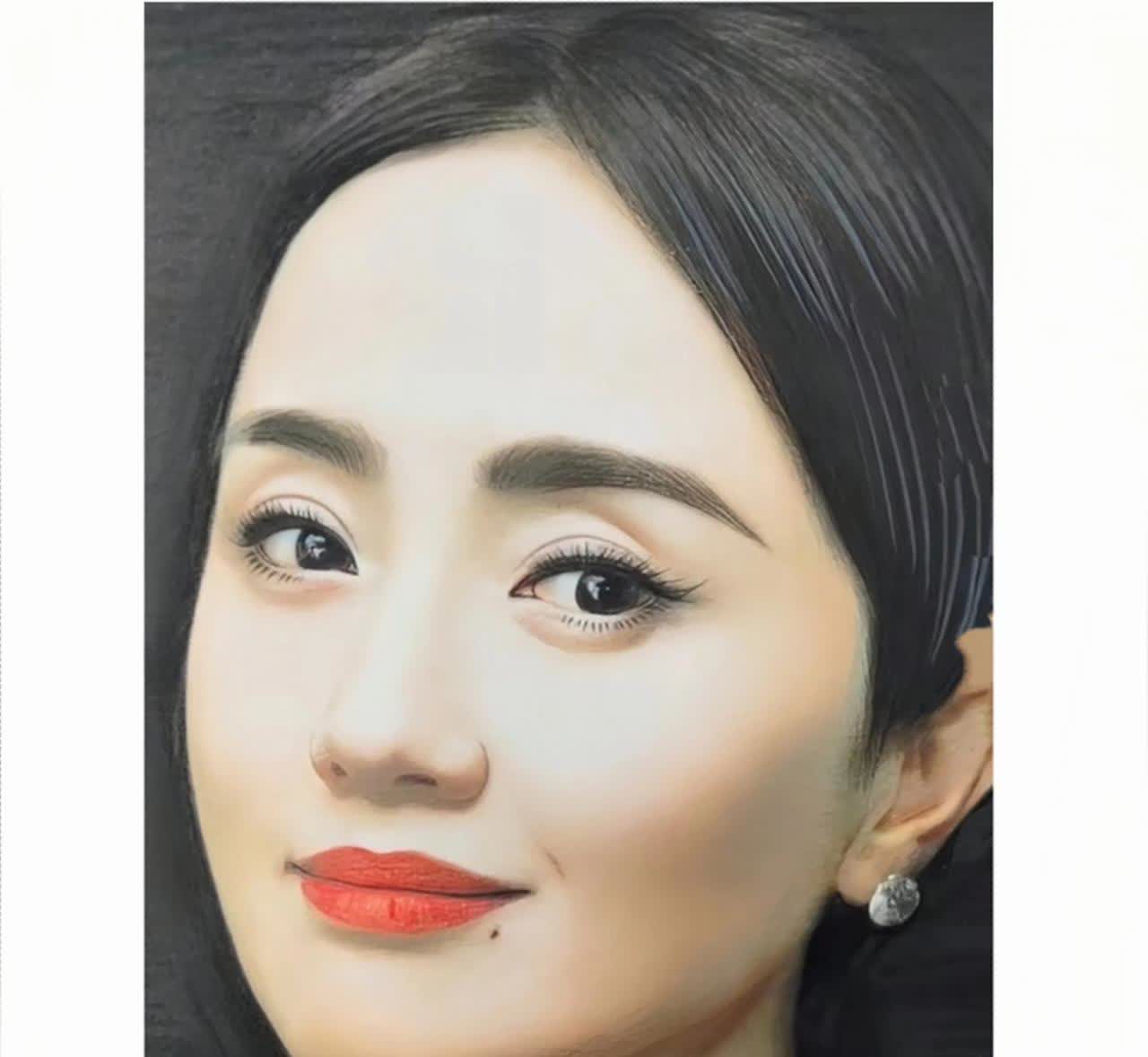 面相这玄学，真让人捉摸不透。朱媛媛人如其名，面相和善，脸盘圆润、眉眼带笑