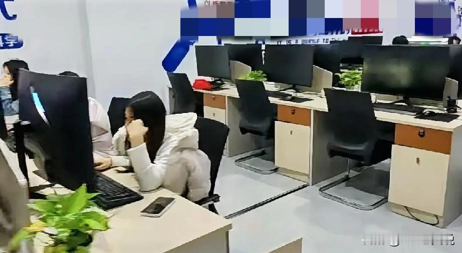 不出意外，今年的年终奖能有半个月工资就不错了[捂脸哭]对于这样的结果，年龄稍大的员