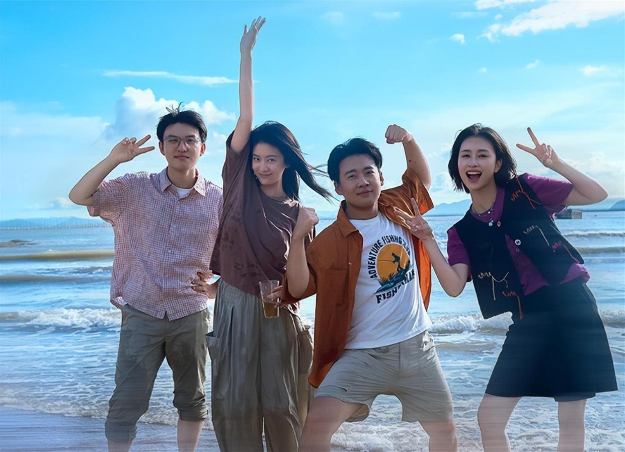 郭麒麟新剧《此处通往繁星》遭举报，男群演当着镜头摸女演员胸还笑，剧组三道审核全瞎了，网友要求广电赶紧