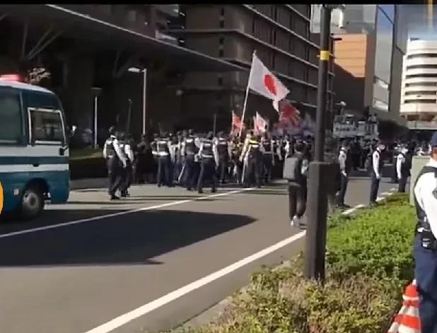 美国强制驱赶非法移民的风波已经蔓延到了日本！6月11日当天，日本东京街头，日本