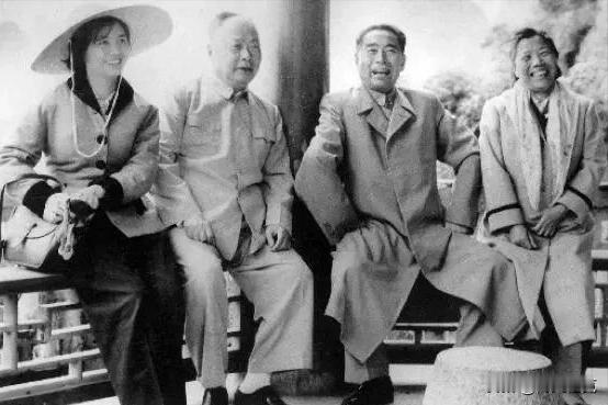 1960年，陈毅夫妇与周恩来夫妇在桂林。