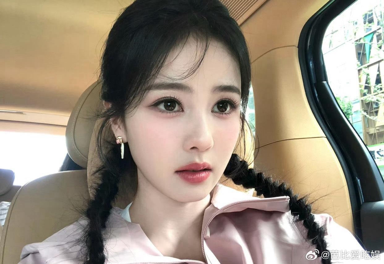 1.白鹿之前的那阵风也散了，她现在在剧组拍戏都没有安排什么营销，她目前自己是老板，所有开支都是自己的