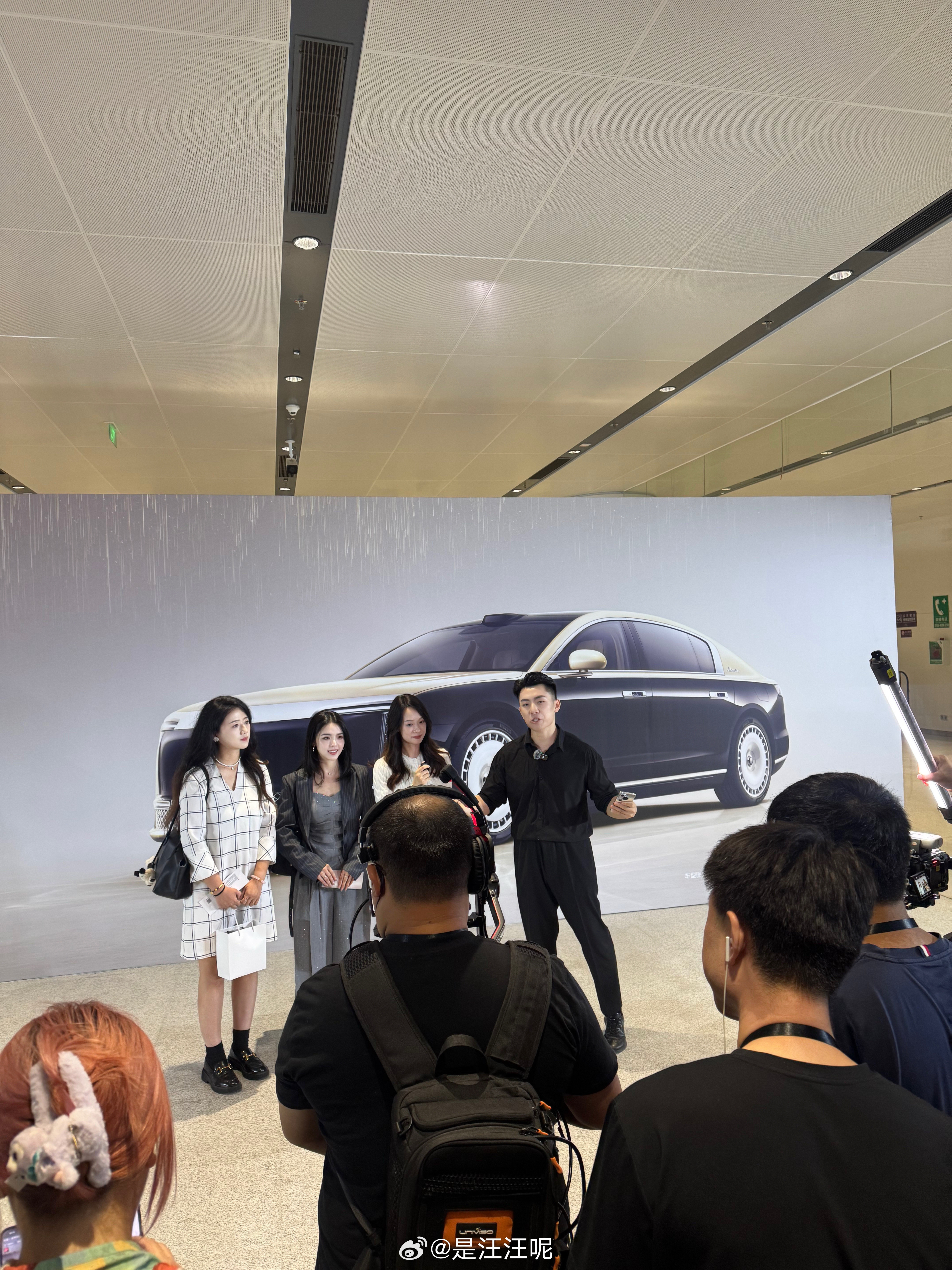 来看豪车尊界S800～姐妹们一起上鸿蒙智行直播间了嘎嘎🤩​​​
