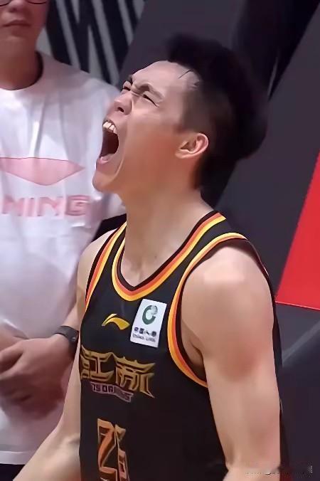 庞峥麟34分，江苏客场88:84险胜天津迎来新赛季首胜。CBA常规赛第五轮，