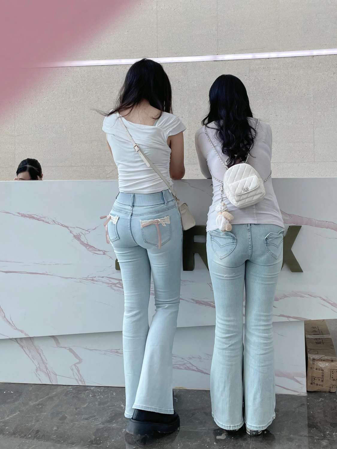 这么穿牛仔裤，难道不尴尬吗？