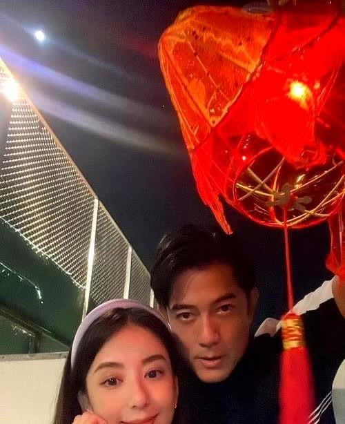 郭富城先前为了要个儿子，还坚持一周早起，为的就是把自己的晨尿勾兑到浮水灰里给老婆