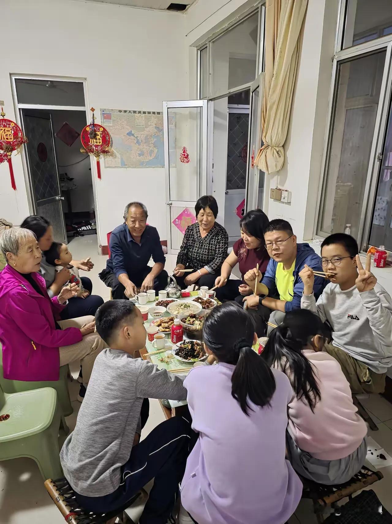 今晚很后悔说了一句话，把侄女说哭了……三哥家侄女大学毕业后，在广东东莞成家立