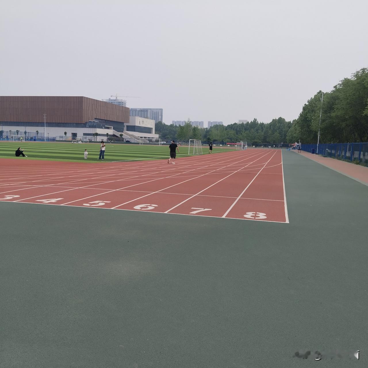 窝在家里一上午了，决定下午去跑步。状态不好，只能慢跑。平均配速7'37，完成8