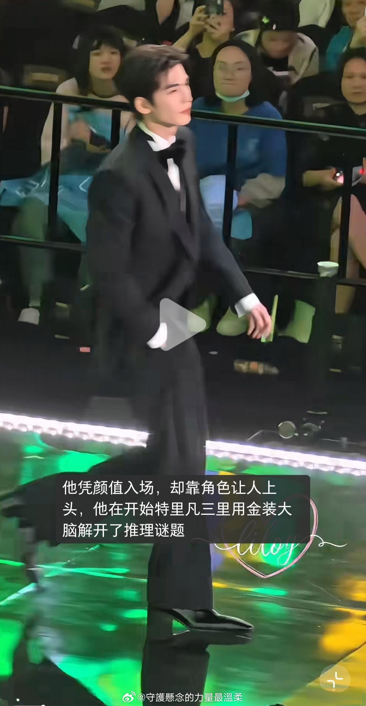 我笑得肚子痛，有人说张凌赫抢了鞠婧祎的高跟鞋…都这么高了还穿高跟鞋，是什么原因呢