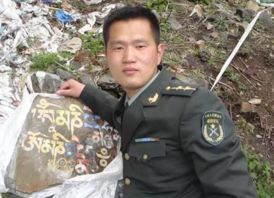 胡永飞，生前为西藏山南军分区第二团汽车队中队长（队长），江苏扬州高邮人。2