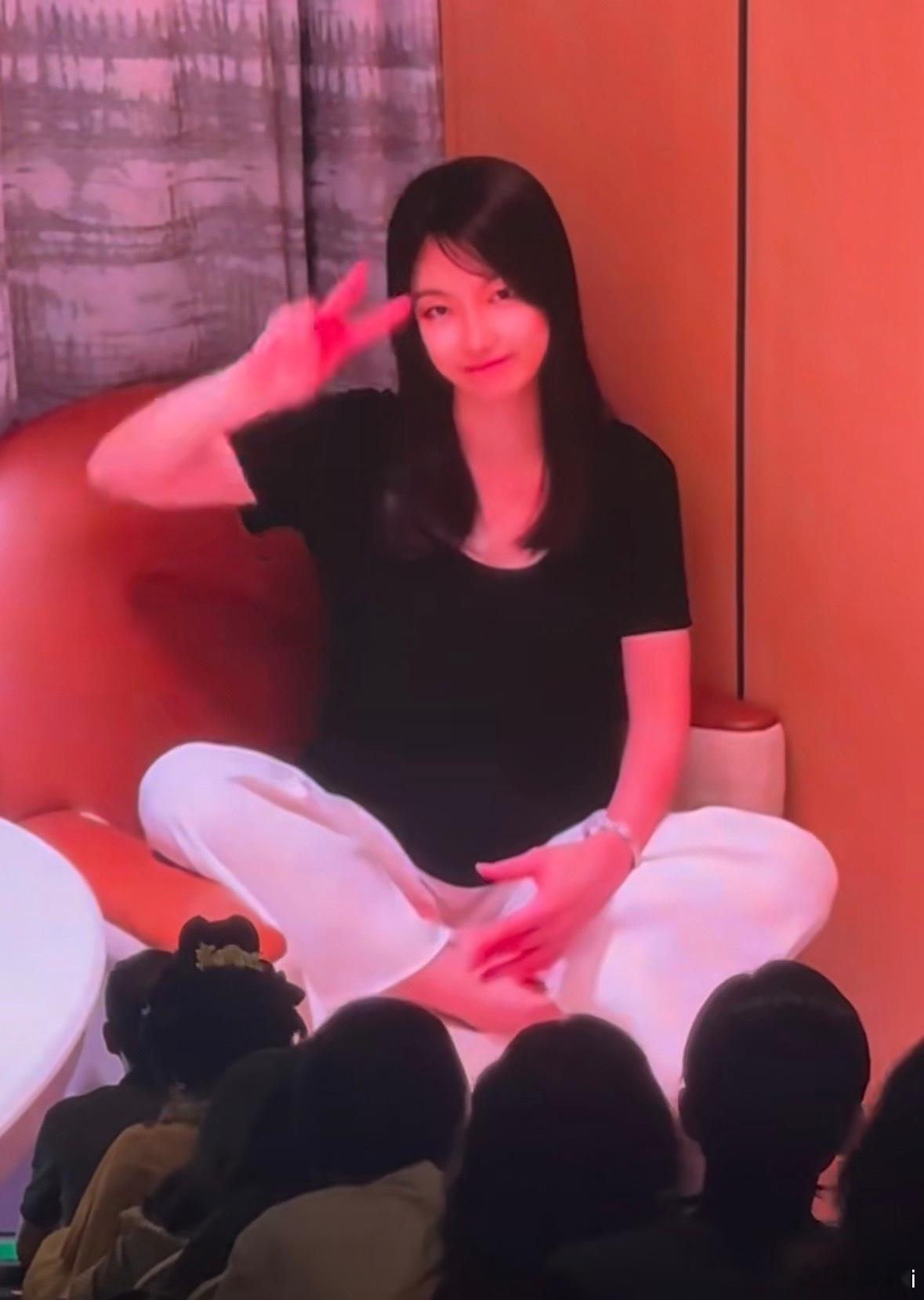 晋江作者大会淮上淮上咋这么萌完全和几年前的照片没差啊！邪恶萨摩耶啥时候更破云番外