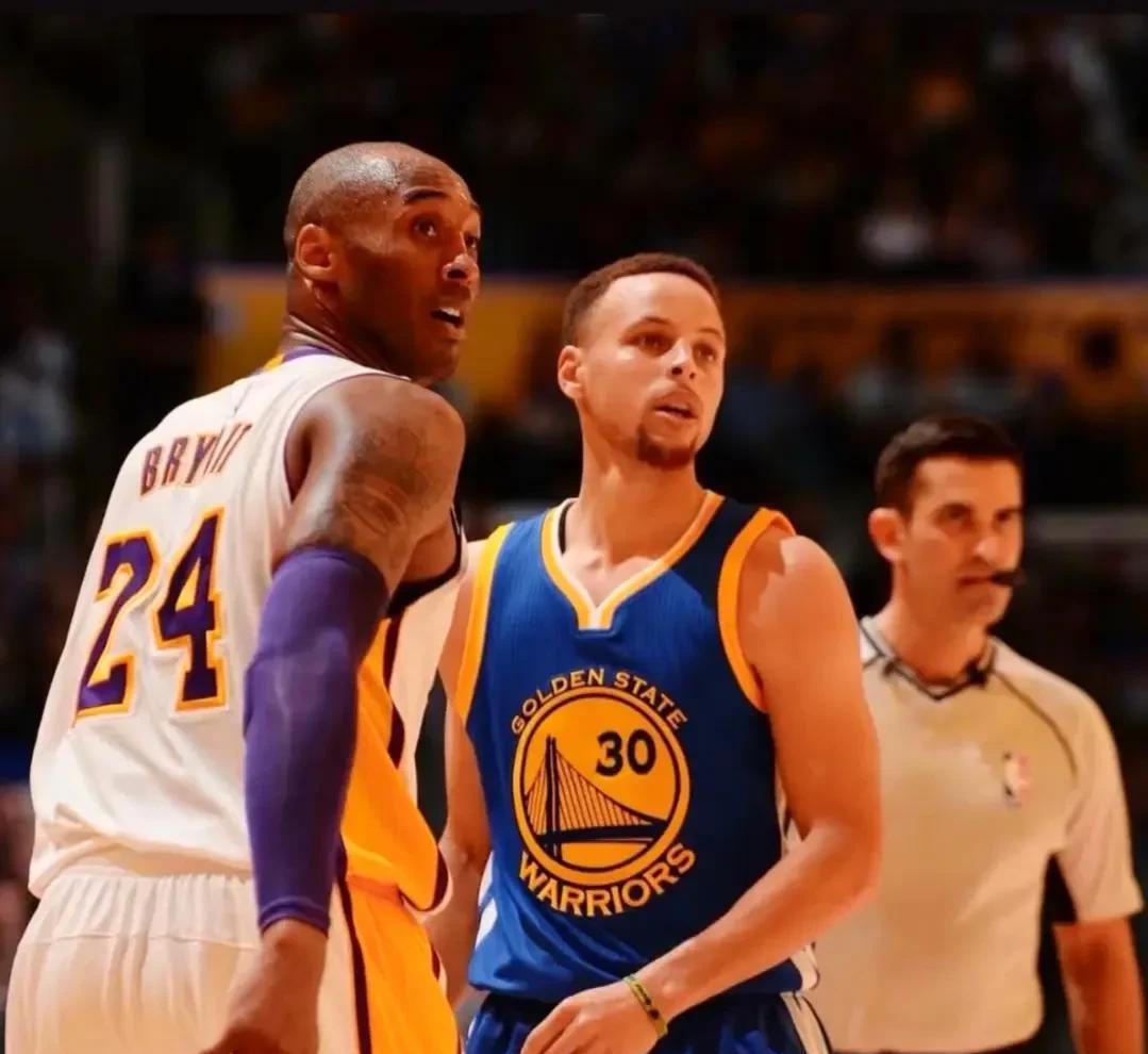 科比生涯1个MVP，2个FMVP。库里生涯2个MVP，1个FMVP。科比+库