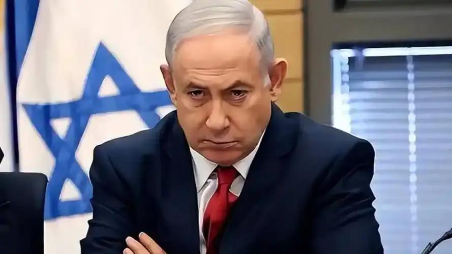 铁穹变“铁穷”，以色列彻底歇菜！找美国哭诉拦截弹见底，去年打十二天就喊饿，这