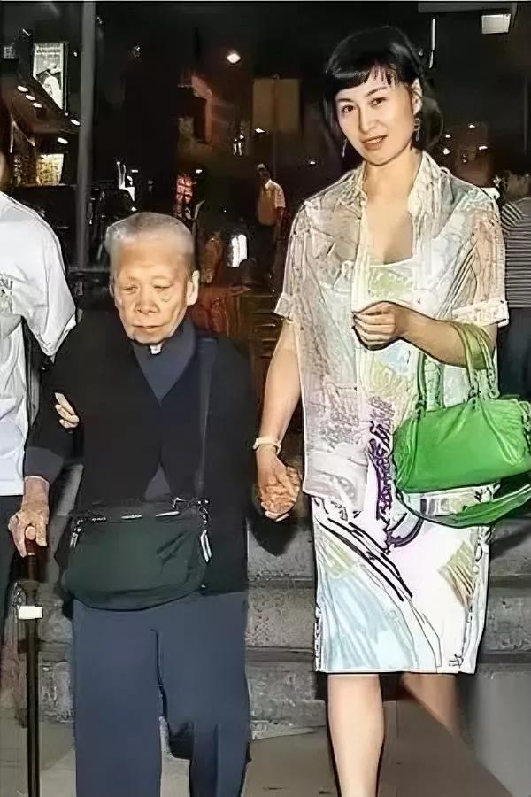 何超琼的保姆日子有多爽？说出来你都不敢信，退休了工资照样发，住的是1.2