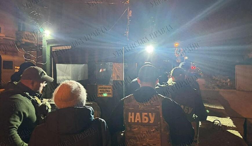 乌克兰“影子总统”住所遭闯入搜查，和平协议又没戏了？据多家乌克兰媒体报道，当