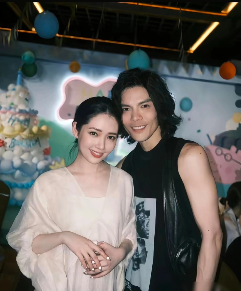 向太把向佐前任全拆了，转头给郭碧婷买了块地，就为让她养流浪狗。她说自己不是好婆婆，除非儿媳是郭碧婷。