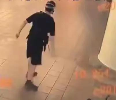 台北一27岁男子持刀杀人后于高空跳下自杀身忘。据说该男子是一名服兵通辑犯。此次杀