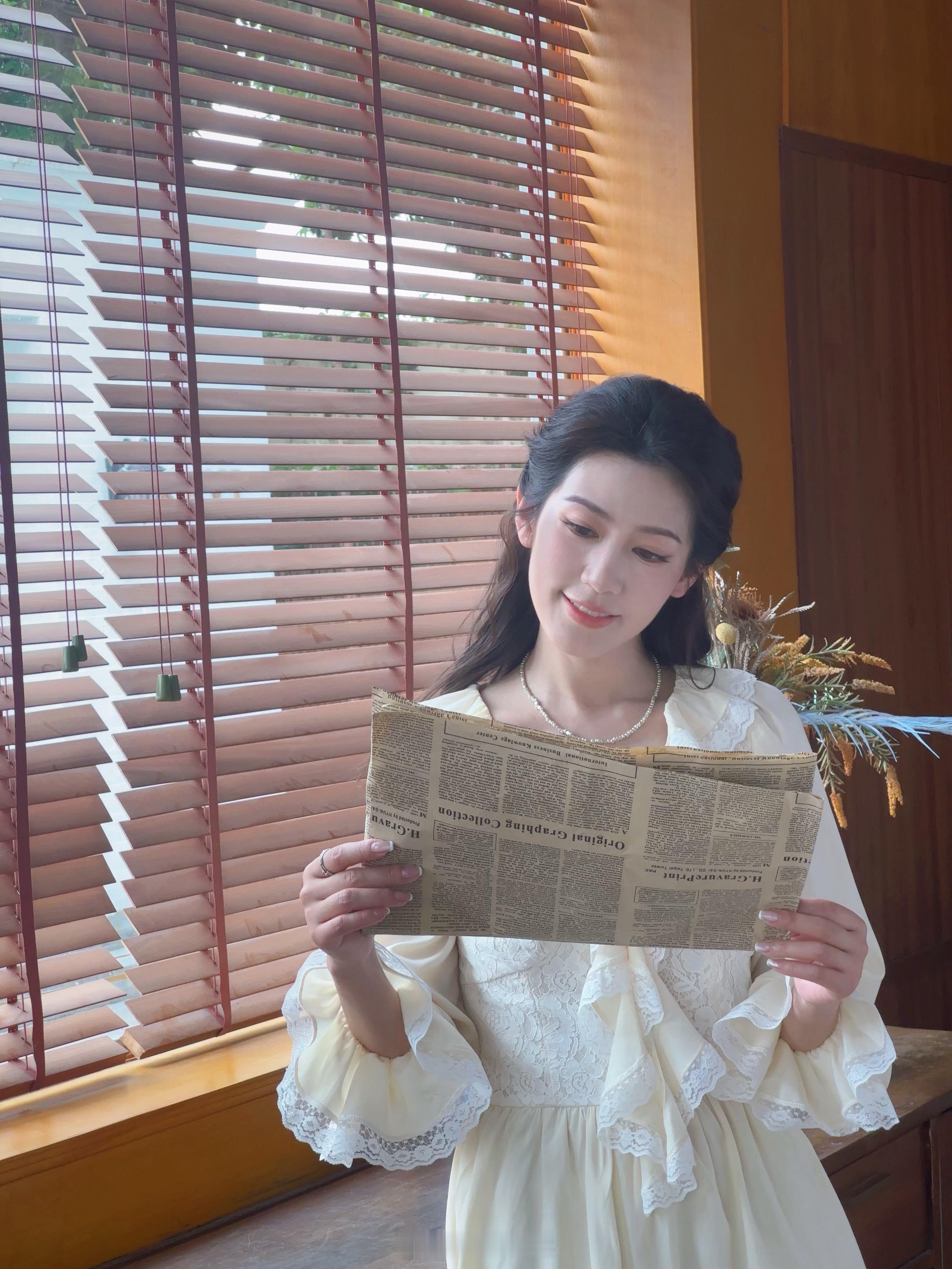 今天拍摄妆造整了一个特宫廷的造型友友们还能认出来不[笑着哭]​​​