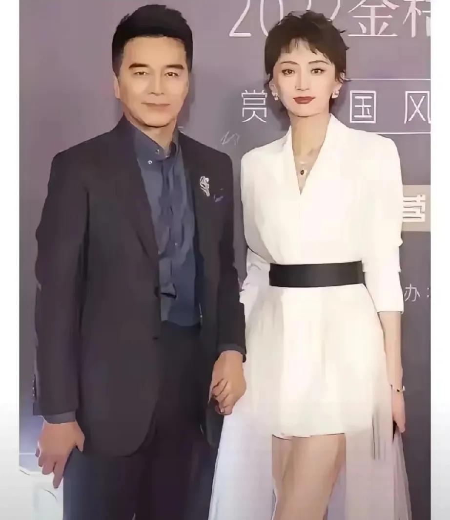 结婚14年的男人，最大叛逆竟是在凌晨，把前任合影端端正正发出来！网友瞬