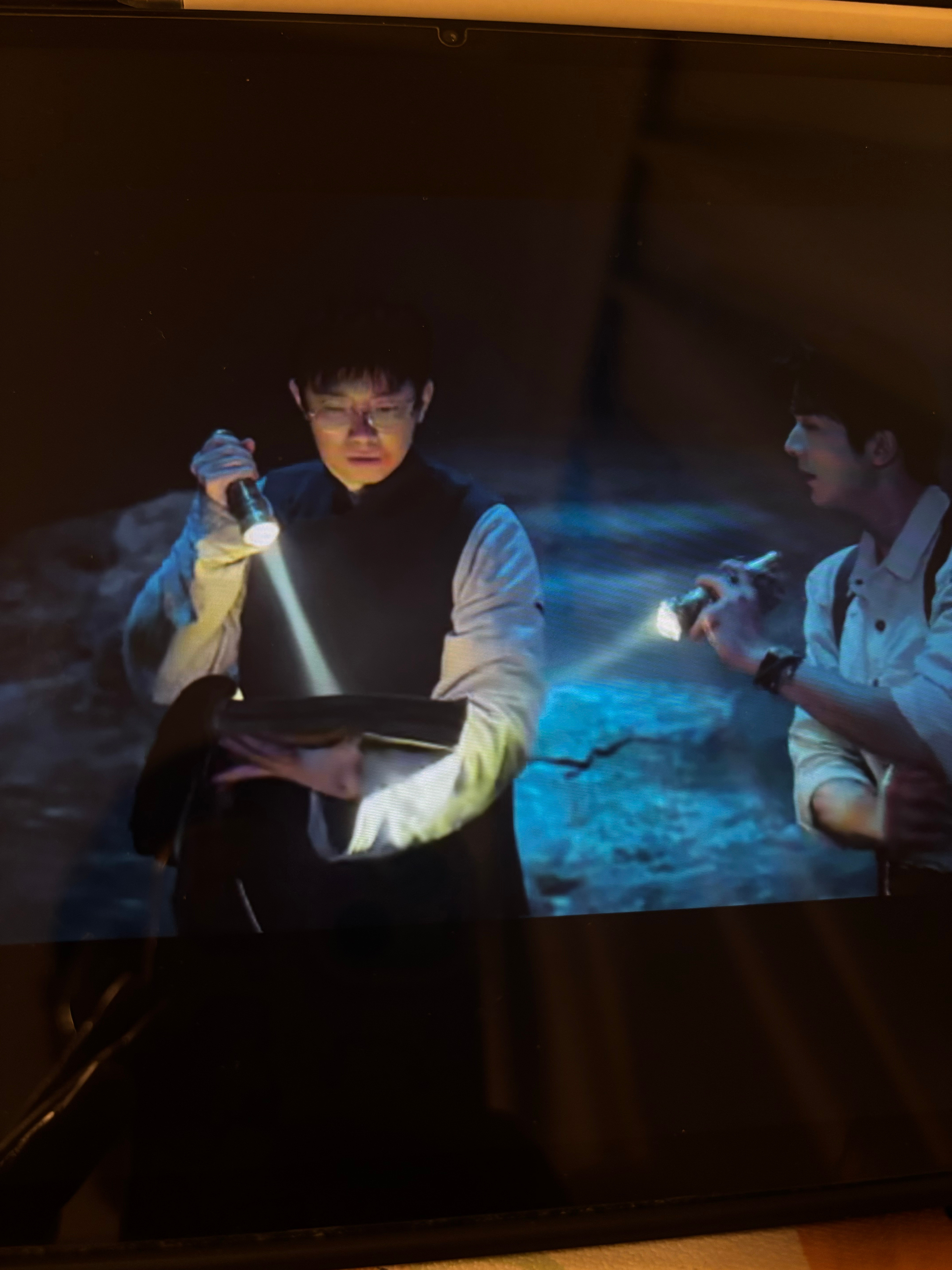 笑死了南部档案这几集这个“表弟”的戏份好多他和张新成在一起的戏份是真搞笑