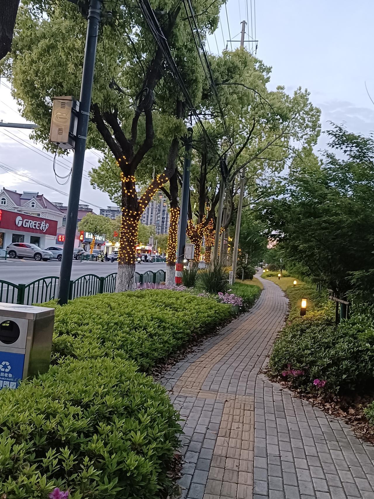 人教人，教不会；事教人，一次就够。能点醒你的从不是道理，而是撞过的南墙、受过的委