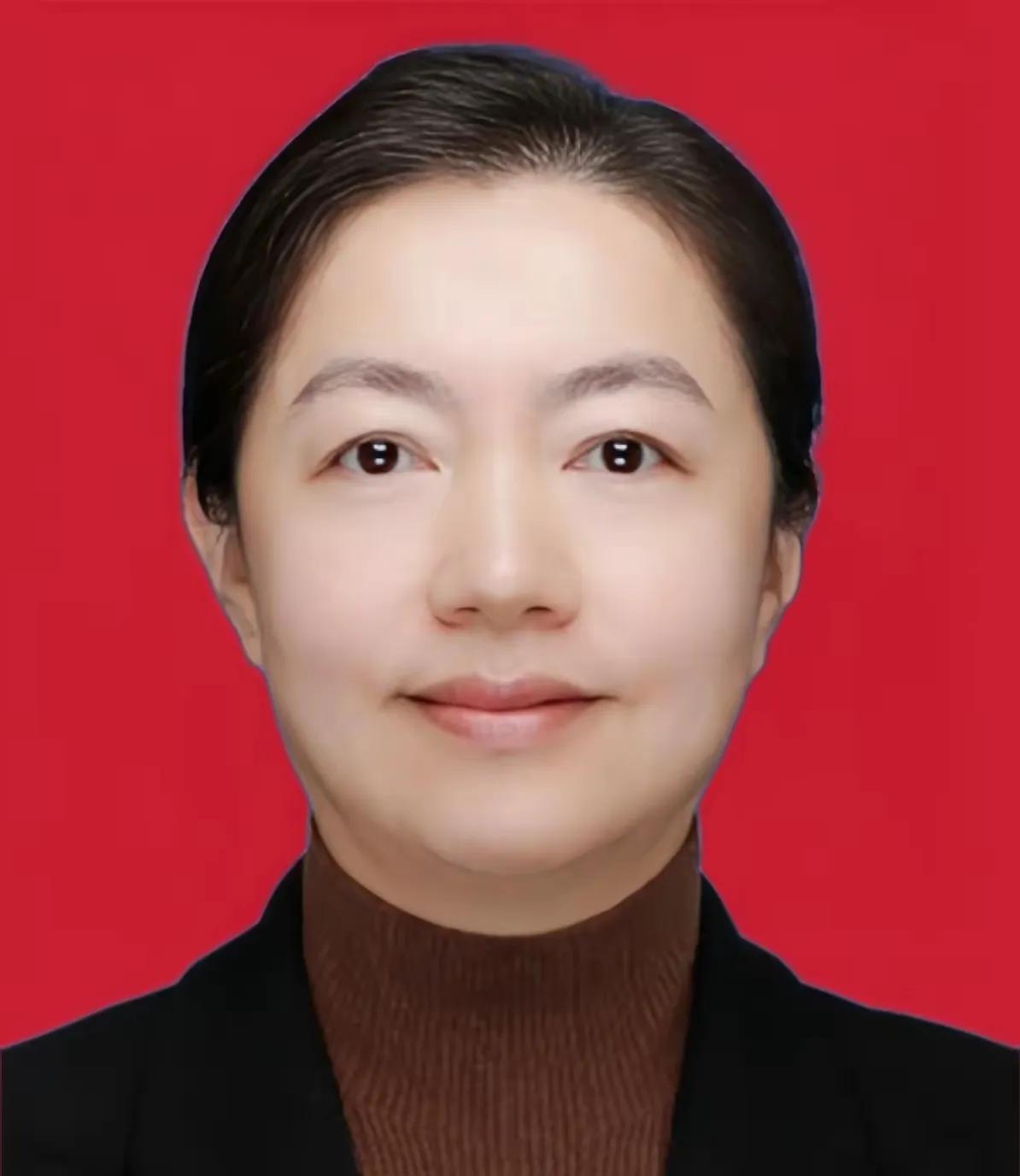 何元智（1974年8月—），女，汉族，四川自贡人，卫星通信专家，中国科学院院士