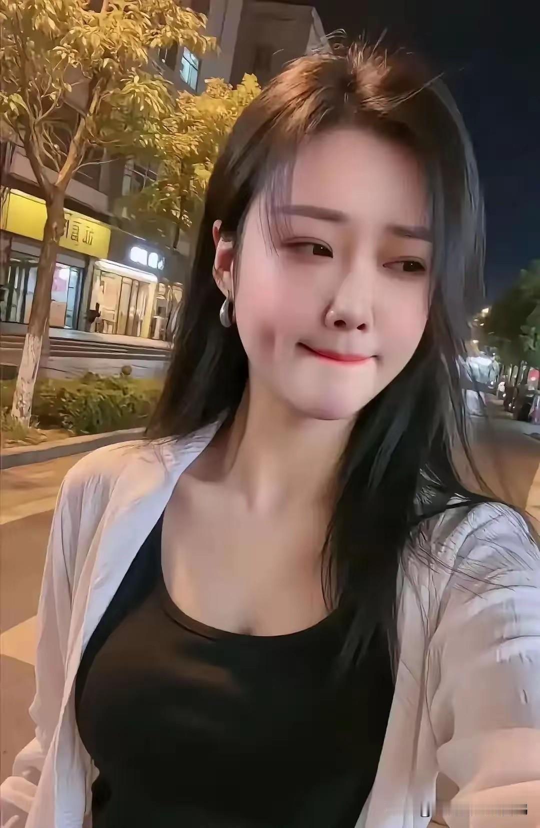 相亲刚聊半小时？一位98年女生，第一次相亲见面，男生问：你们那边流行同居吗？女