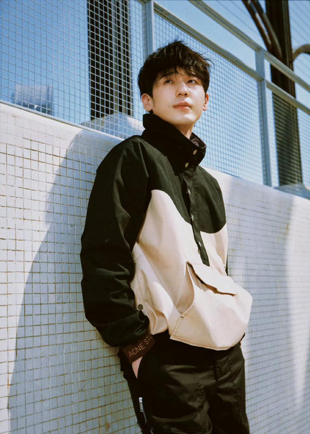 疑似白宇前女友发文 白宇疑似前女友Sara施映雪突然发文，称自己已十年未回国，还