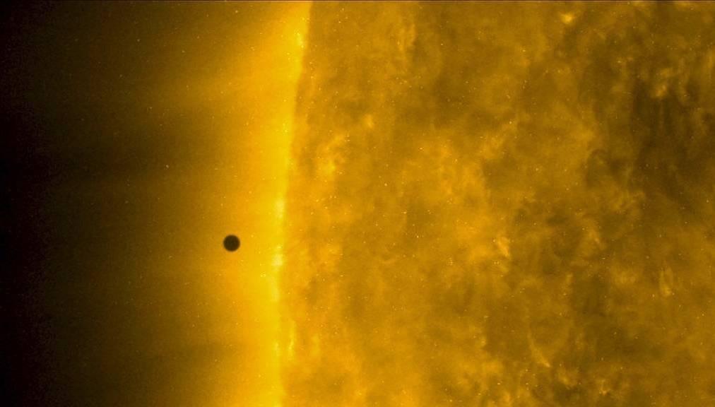 太阳向金星喷了一口等离子体，现在正转向地球！8月31日俄罗斯塔斯社报道。俄罗