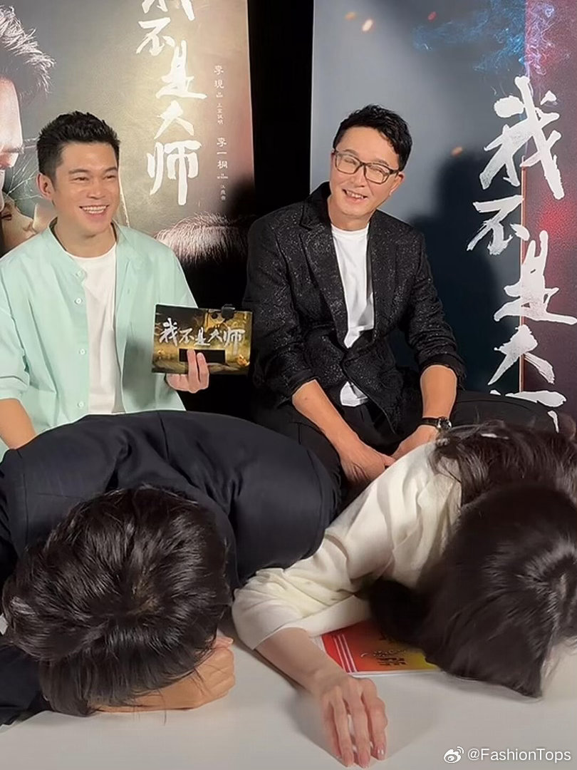#李一桐剧宣笑出眼泪##谁家剧宣像李一桐笑成这样#现场直击暖心欢乐瞬间！剧宣互动，李一桐笑点被触发，