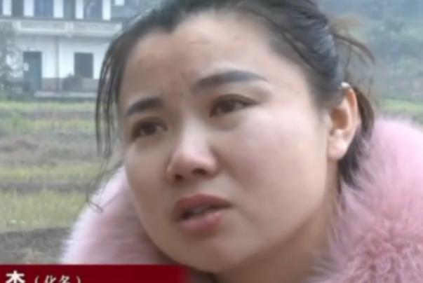 2015年，河南一名女子在工厂工作时，忽然听到一句熟悉的方言传入耳中，她立刻回头